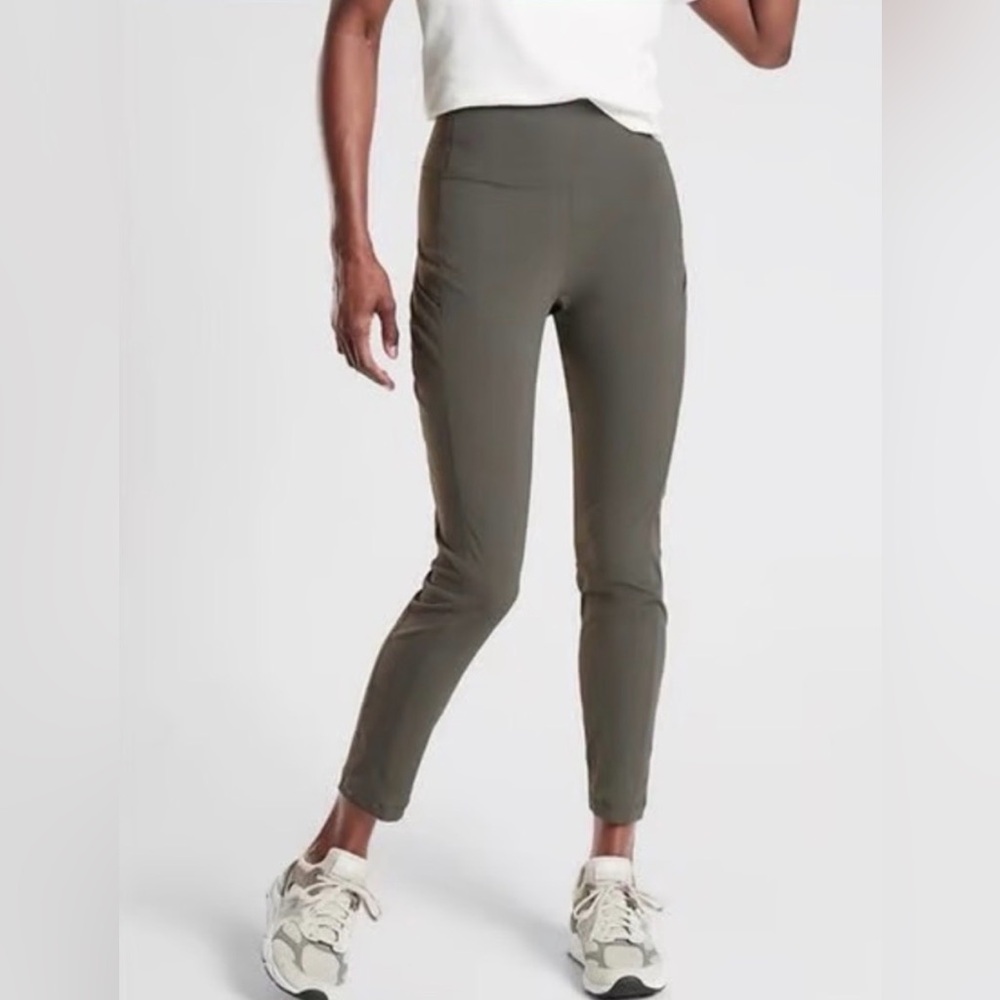 Athleta Trekkie Hybrid Crop Tight Pants - Size 8 Tall